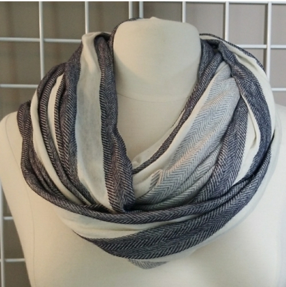 Gap cream and black infinity scarf